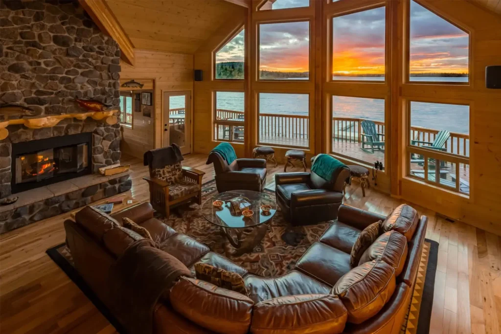 Cozy lodge with stunning sunset view - Intricate Bay Lodge